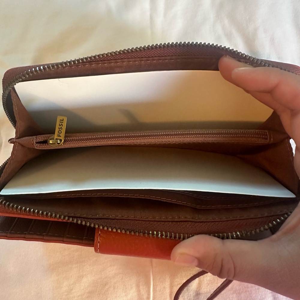 Fossil Burnt Red Clay Leather Wallet - Picture 7 of 11